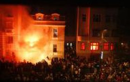 Đại sứ quán Mỹ tại Serbia bị tấn công